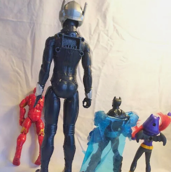 LOT OF 4 Marvel Action Figures Wasp Titan Hero Series, Batman+ 5" to 12" 2011-17 - Picture 2 of 5